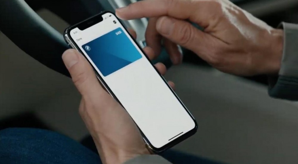 Apple lansează telefonul care poate porni mașina